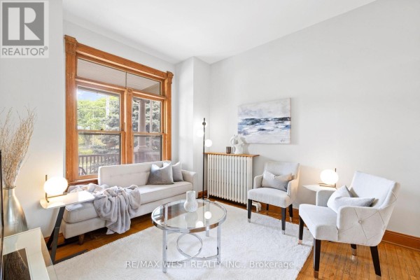 Eating area - 151 Humberside Avenue, Toronto, ON M6P1K3 Photo 4