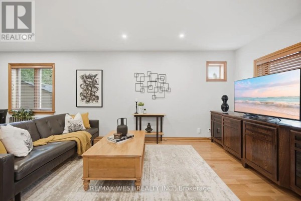 Bedroom - 151 Jane Street, Toronto, ON M6S3Y8 Photo 5