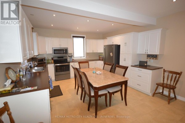 Laundry room - 151 June Street, Renfrew, ON K7V2K2 Photo 4