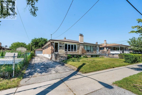 Kitchen - 151 Lanyard Road, Toronto, ON M9M1Z3 Photo 3