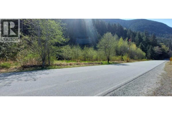 151 Mackenzie 20 Highway, Bella Coola, BC V0T1C0 Photo 5