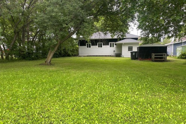 151 Manitoba Avenue, Russell, MB, photo 3