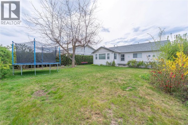 Den - 151 Molnar Road, Kelowna, BC V1X7B5 Photo 4