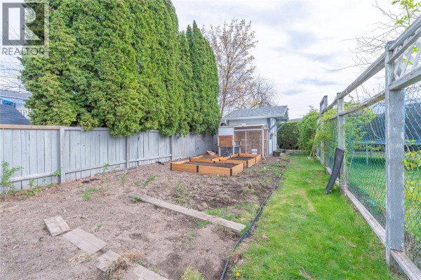 Kitchen - 151 Molnar Road, Kelowna, BC V1X7B5 Photo 5