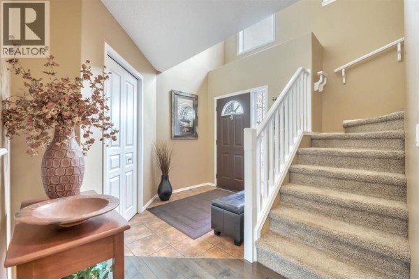 Foyer - 151 New Brighton Mews Se, Calgary, AB T2Z4G8 Photo 3