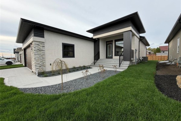 Kitchen - 151 Rosybloom Lane, Ile Des Chenes, MB R4A0G5 Photo 2