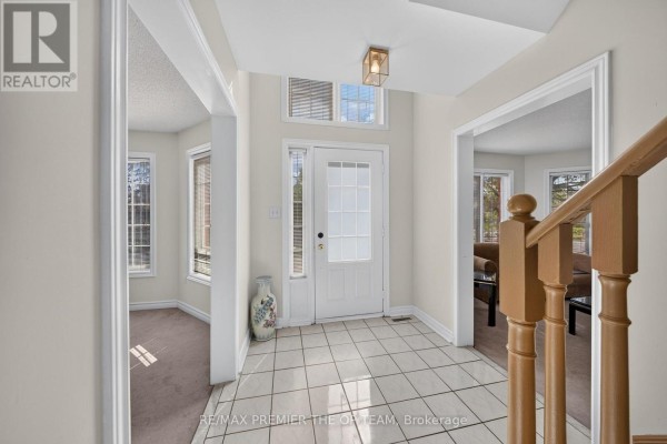 Eating area - 151 Stellick Avenue, Newmarket, ON L3X1T4 Photo 4