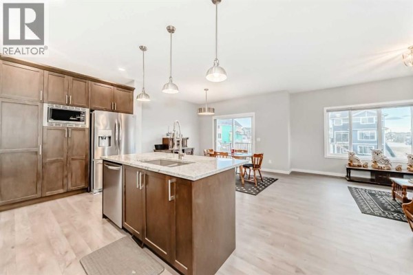 Kitchen - 151 Sundown Way, Cochrane, AB T4C0H4 Photo 4
