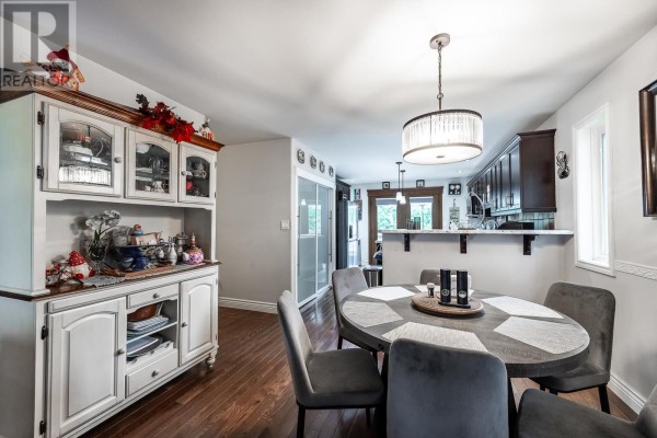 Dining nook - 151 Walnut St, Sault Ste Marie, ON P6B2E8 Photo 3