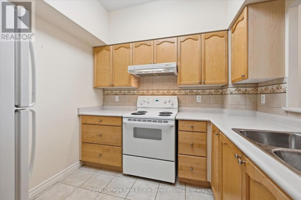 Primary Bedroom - 1510 - 100 Burloak Drive, Burlington, ON L7L6P6 Photo 4