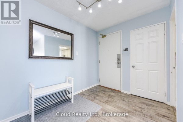Living room - 1510 - 4460 Tucana Court, Mississauga, ON L5B3K9 Photo 5