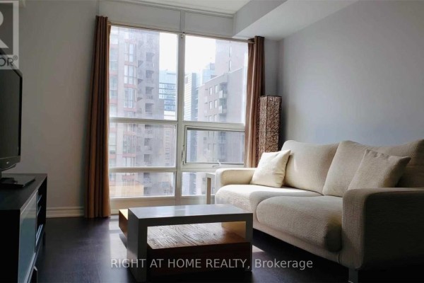 Kitchen - 1510 - 761 Bay Street, Toronto, ON M5G2R2 Photo 3