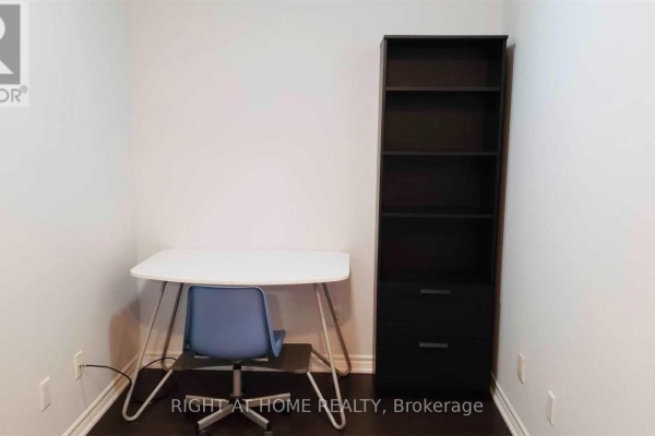 Primary Bedroom - 1510 - 761 Bay Street, Toronto, ON M5G2R2 Photo 4