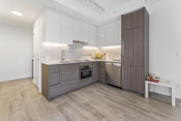 1510 10626 City Parkway, Surrey