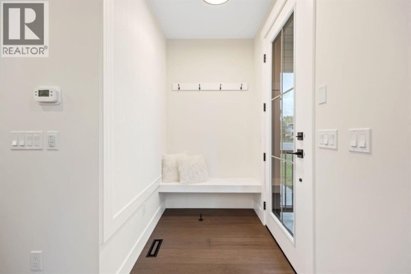 2pc Bathroom - 1510 20a Street Nw, Calgary, AB T2N2L5 Photo 5
