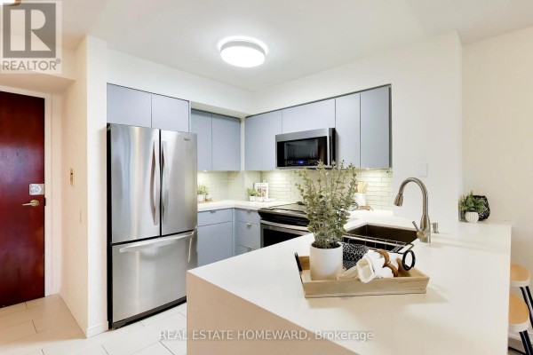 Primary Bedroom - 1511 - 750 Bay Street, Toronto, ON M5G1N6 Photo 4