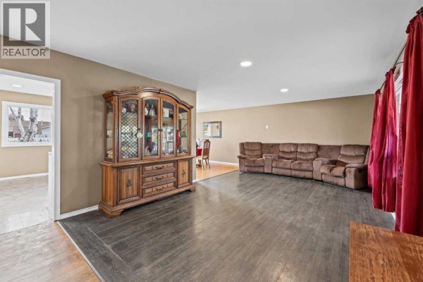 Bedroom - 1511 16 Street, Didsbury, AB T0M0W0 Photo 4