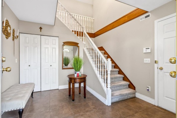 15110 95a Avenue, Surrey, BC V3R1E5 Photo 3