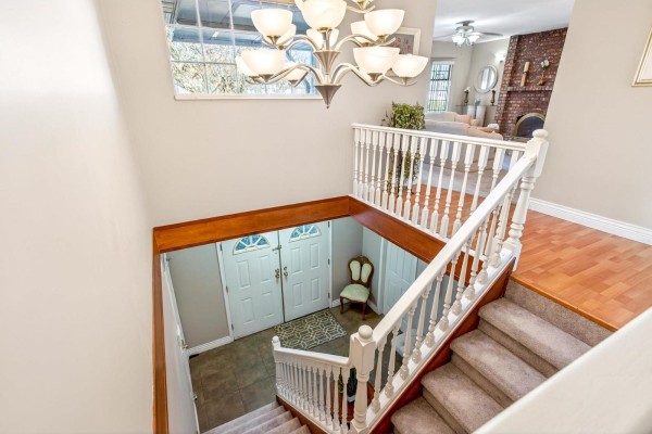 15110 95a Avenue, Surrey, BC V3R1E5 Photo 4
