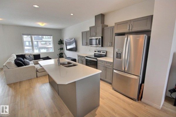 Kitchen - 1512 157 St Sw, Edmonton, AB T6W4J8 Photo 3