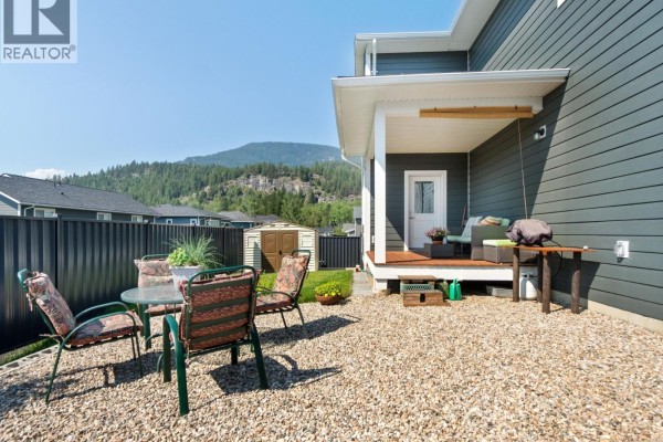 4pc Ensuite bath - 1512 Aspen Lane, Castlegar, BC V1N4X8 Photo 4