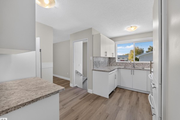 Primary Bedroom - 15124 88a St Nw, Edmonton, AB T5E5T7 Photo 4