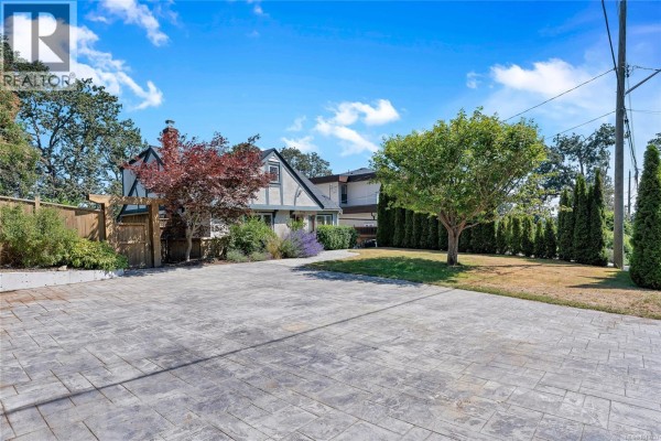 1514 Shorncliffe Rd, Saanich, BC, photo 2