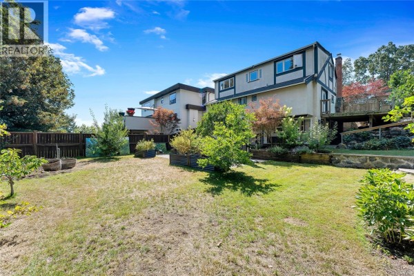 1514 Shorncliffe Rd, Saanich, BC, photo 3