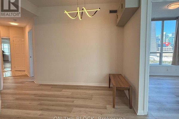 1515 - 230 Queens Quay W, Toronto, ON M5J2Y7 Photo 5