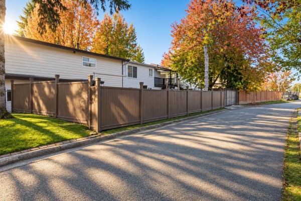 15159 93 Avenue, Surrey, BC V3R7A7 Photo 2