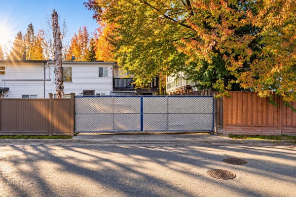 15159 93 Avenue, Surrey, BC V3R7A7 Photo 5