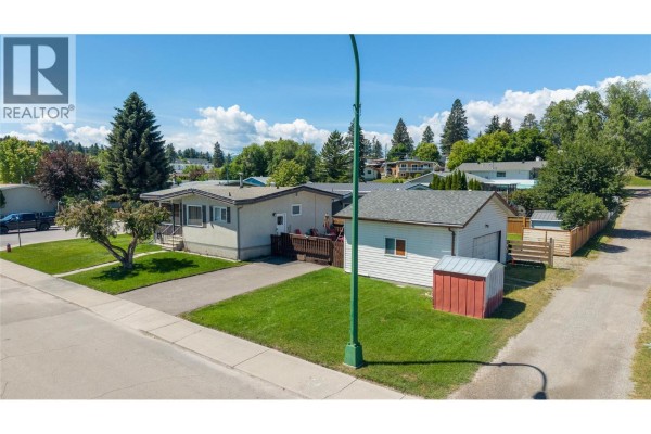 Full bathroom - 1516 6a Street S, Cranbrook, BC V1C4J1 Photo 2