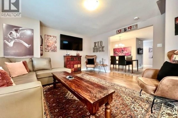 2pc Bathroom - 1516 Edward Avenue, Saskatoon, SK S7K3B6 Photo 4