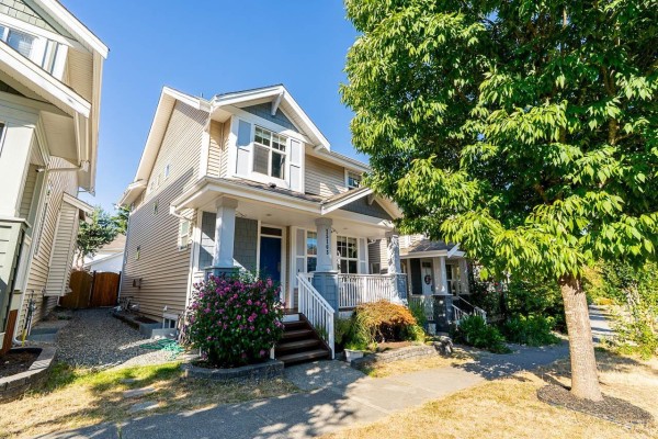 15163 61a Avenue, Surrey, BC V3S5J7 Photo 2