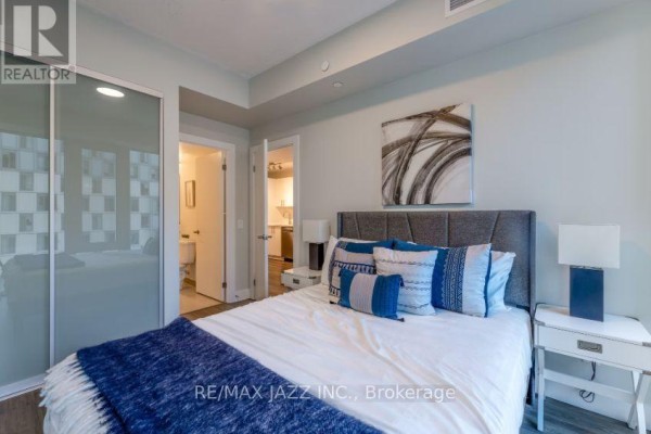 Den - 1518 - 80 Bond Street E, Oshawa, ON L1G0E6 Photo 5