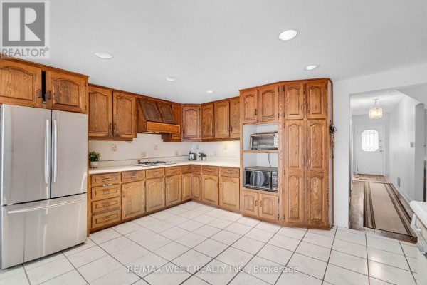 Family room - 1518 Cawthra Road, Mississauga, ON L5G4L2 Photo 4