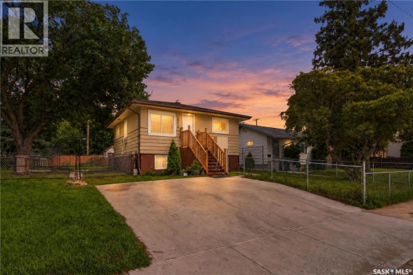 1518 I Avenue N, Saskatoon, SK, photo 2