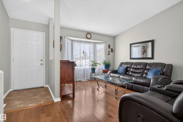 Primary Bedroom - 1519 104 St Nw, Edmonton, AB T6J5T2 Photo 2