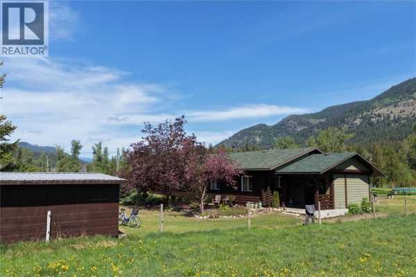 Bedroom - 1519 Highway 6 Highway, Cherryville, BC V0E2G1 Photo 4