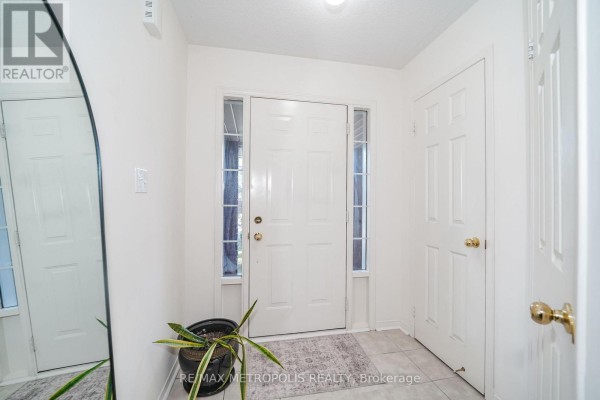 Kitchen - 152 Angier Crescent, Ajax, ON L1S7R5 Photo 3