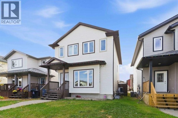 Kitchen - 152 Chestnut Way, Fort Mcmurray, AB T9K0M7 Photo 3