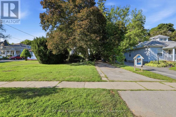 Family room - 152 Commercial Street, Milton, ON L9T2J2 Photo 2