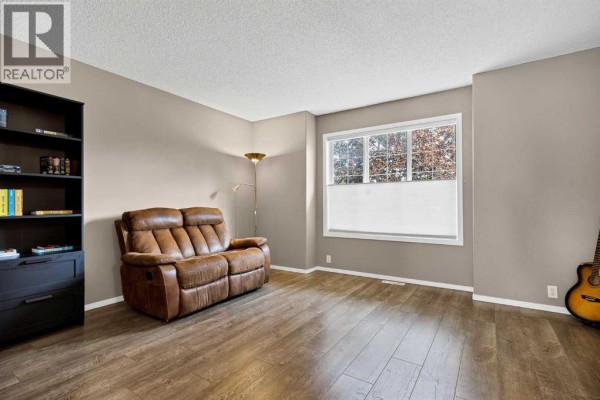 Kitchen - 152 Covewood Green Ne, Calgary, AB T3K5G6 Photo 3