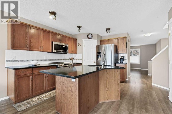 2pc Bathroom - 152 Covewood Green Ne, Calgary, AB T3K5G6 Photo 4