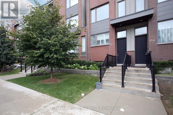 Living room - 152 Frederick Tisdale Drive, Toronto, ON M3K0A8 Photo 2