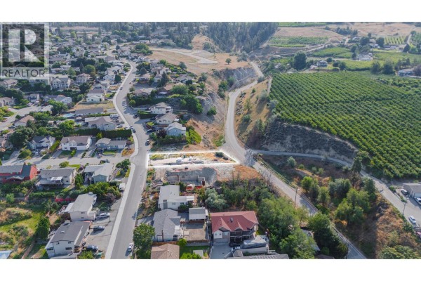 152 Greenwood Drive, Penticton, BC V2A8V7 Photo 4