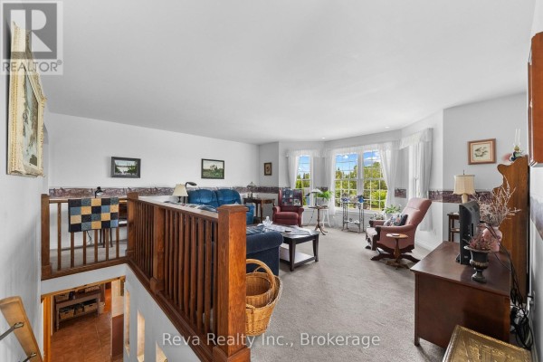 Living room - 152 Hass Road, Hastings Highlands, ON K0L2S0 Photo 5