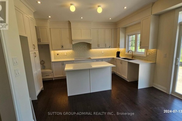 Family room - 152 Hawkins Street, Georgina, ON L0E1R0 Photo 4
