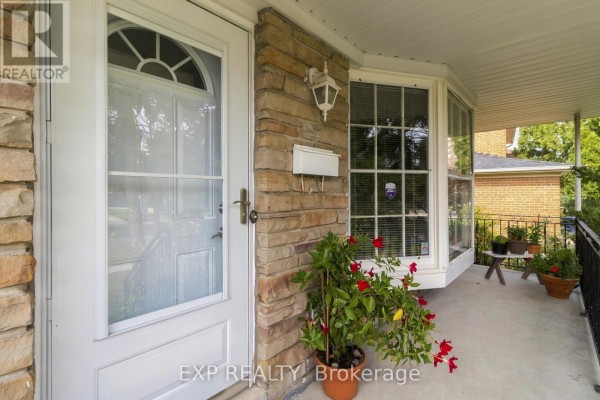 Foyer - 152 Hilda Avenue, Toronto, ON M2M1V9 Photo 2