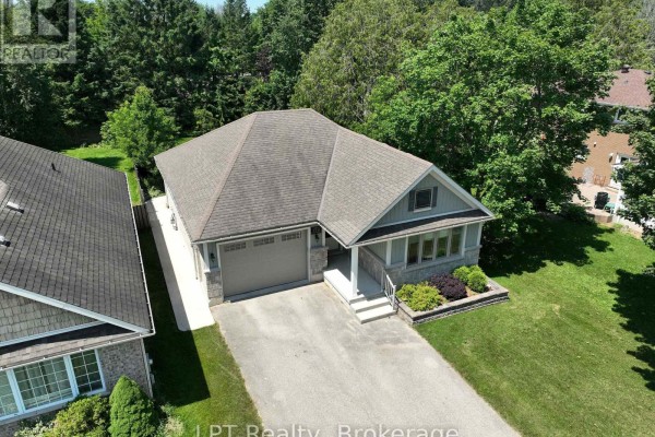 152 Kincardine Street N, West Grey, ON, photo 2